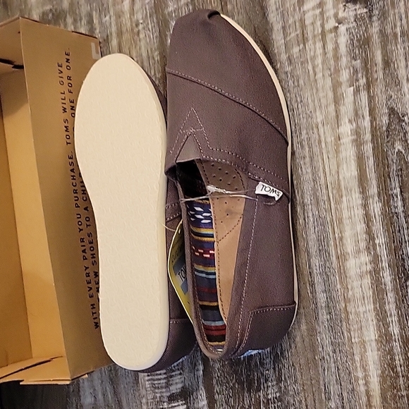 Tom's classic ash Canvas. Shoes. - Picture 2 of 6